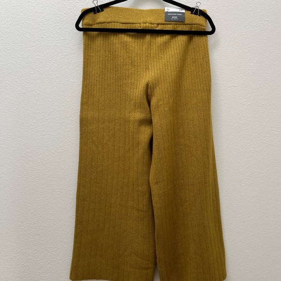 Who What Wear women’s size medium cropped knit pants. Part of a set! - Picture 8 of 9